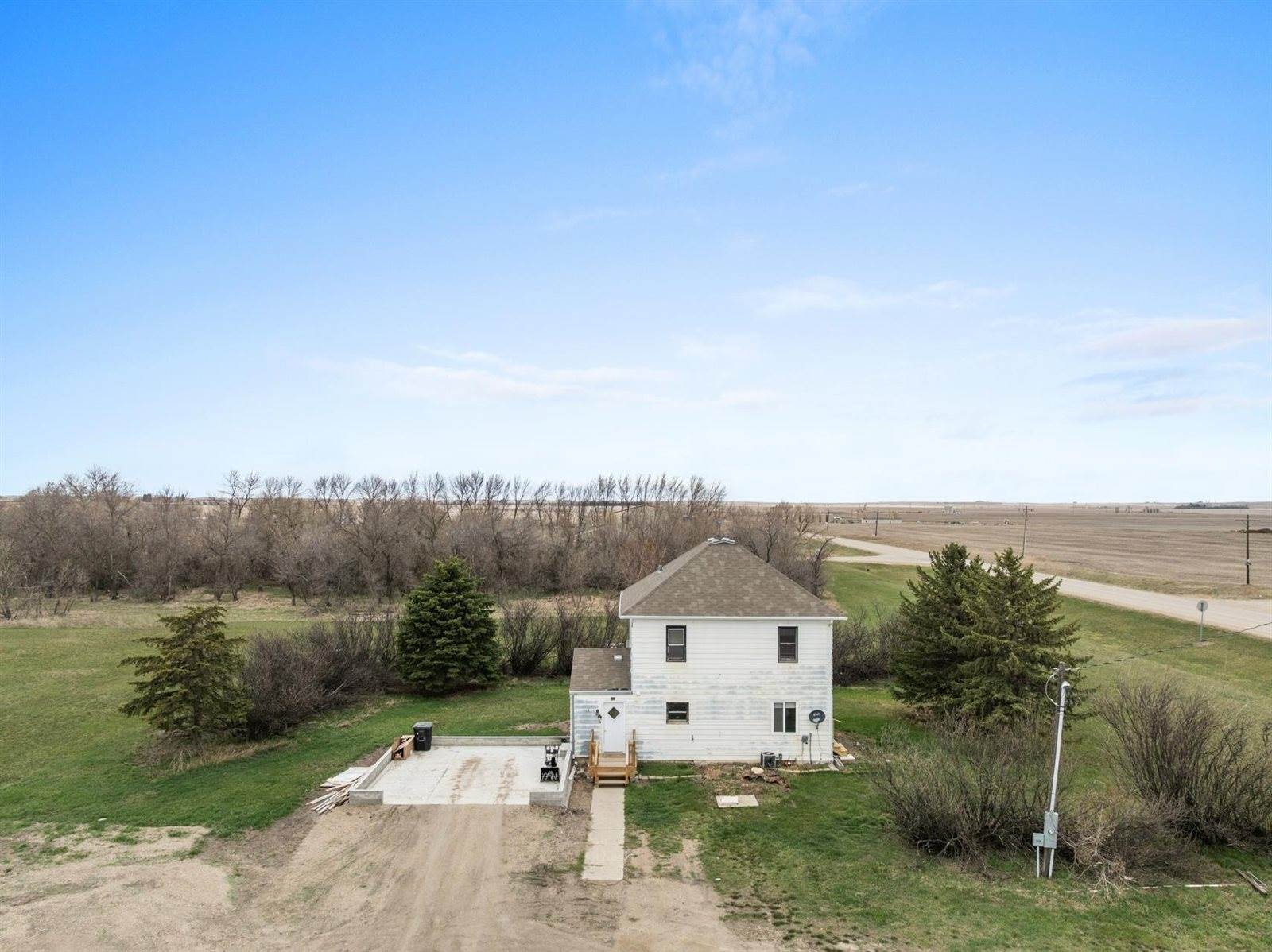 333 3rd St W, Ross, ND 58776
