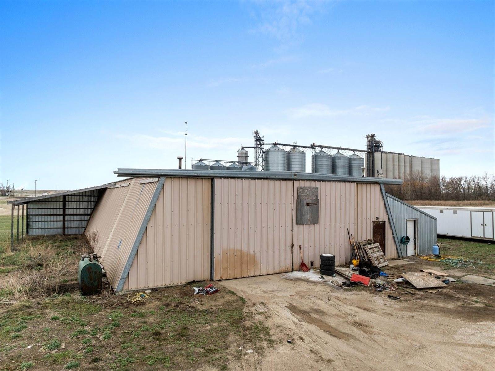 333 3rd St W, Ross, ND 58776