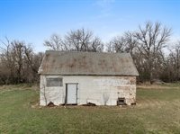 333 3rd St W, Ross, ND 58776