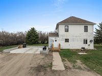 333 3rd St W, Ross, ND 58776