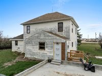 333 3rd St W, Ross, ND 58776