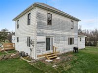 333 3rd St W, Ross, ND 58776