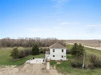 333 3rd St W, Ross, ND 58776