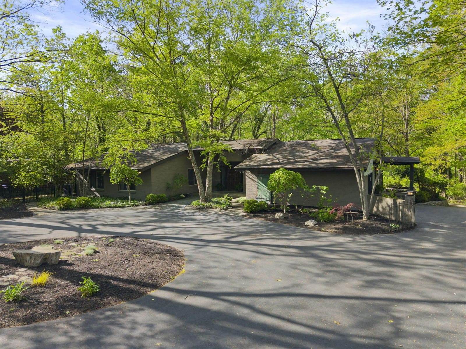 2391 Donna Drive, Columbus, OH 43220