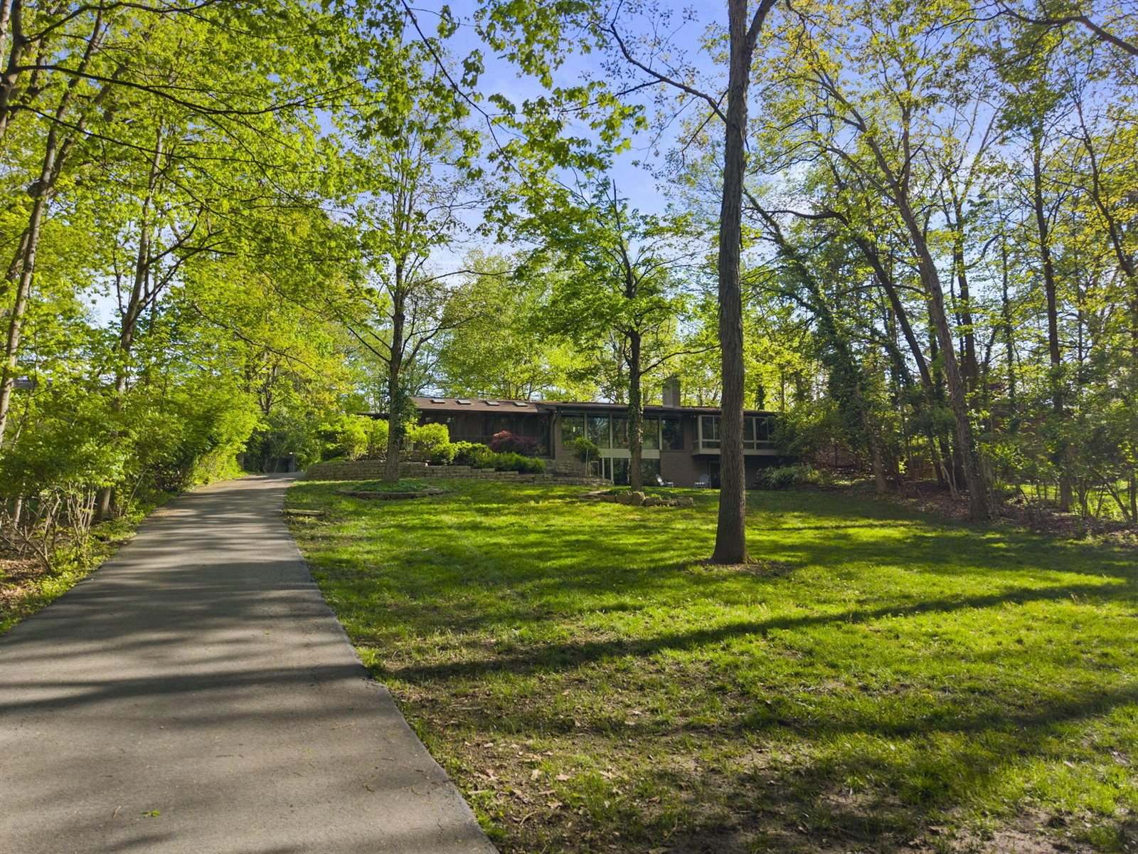2391 Donna Drive, Columbus, OH 43220
