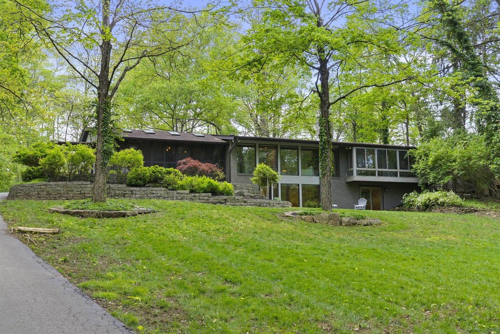 2391 Donna Drive, Columbus, OH 43220
