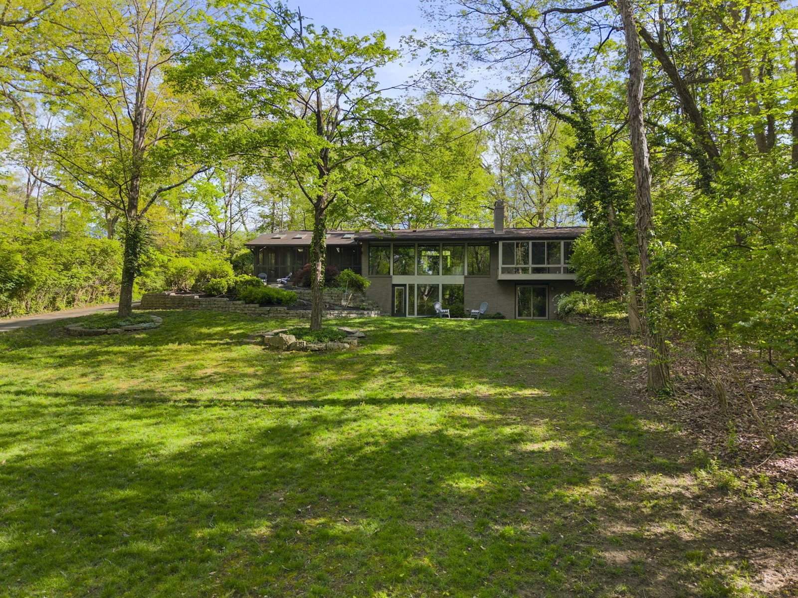 2391 Donna Drive, Columbus, OH 43220
