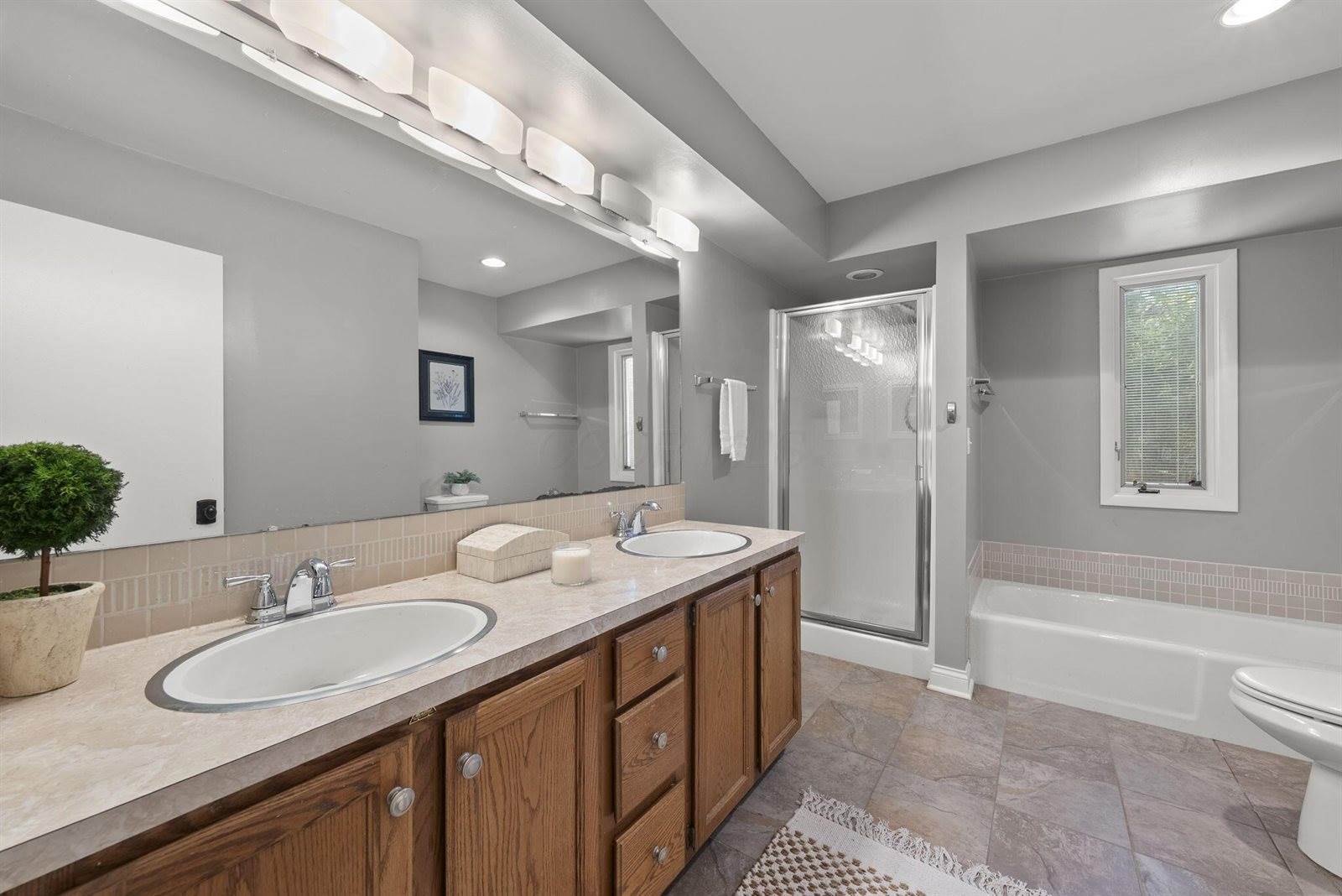 2391 Donna Drive, Columbus, OH 43220