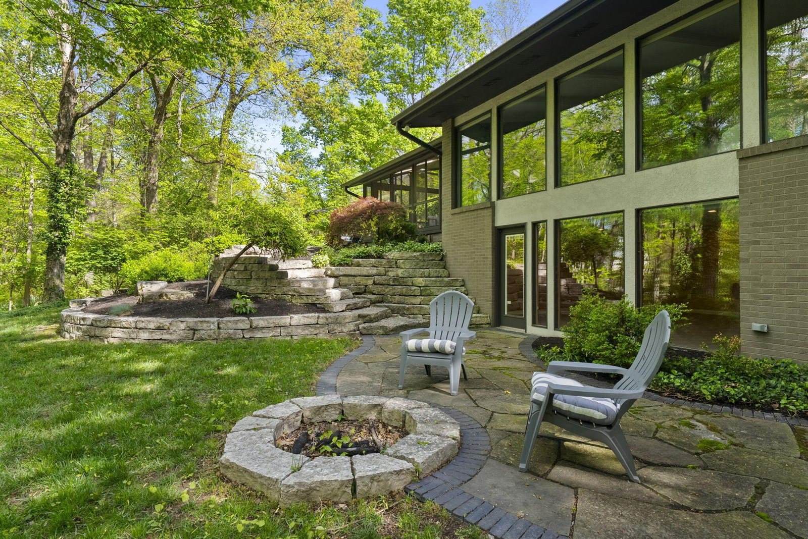 2391 Donna Drive, Columbus, OH 43220