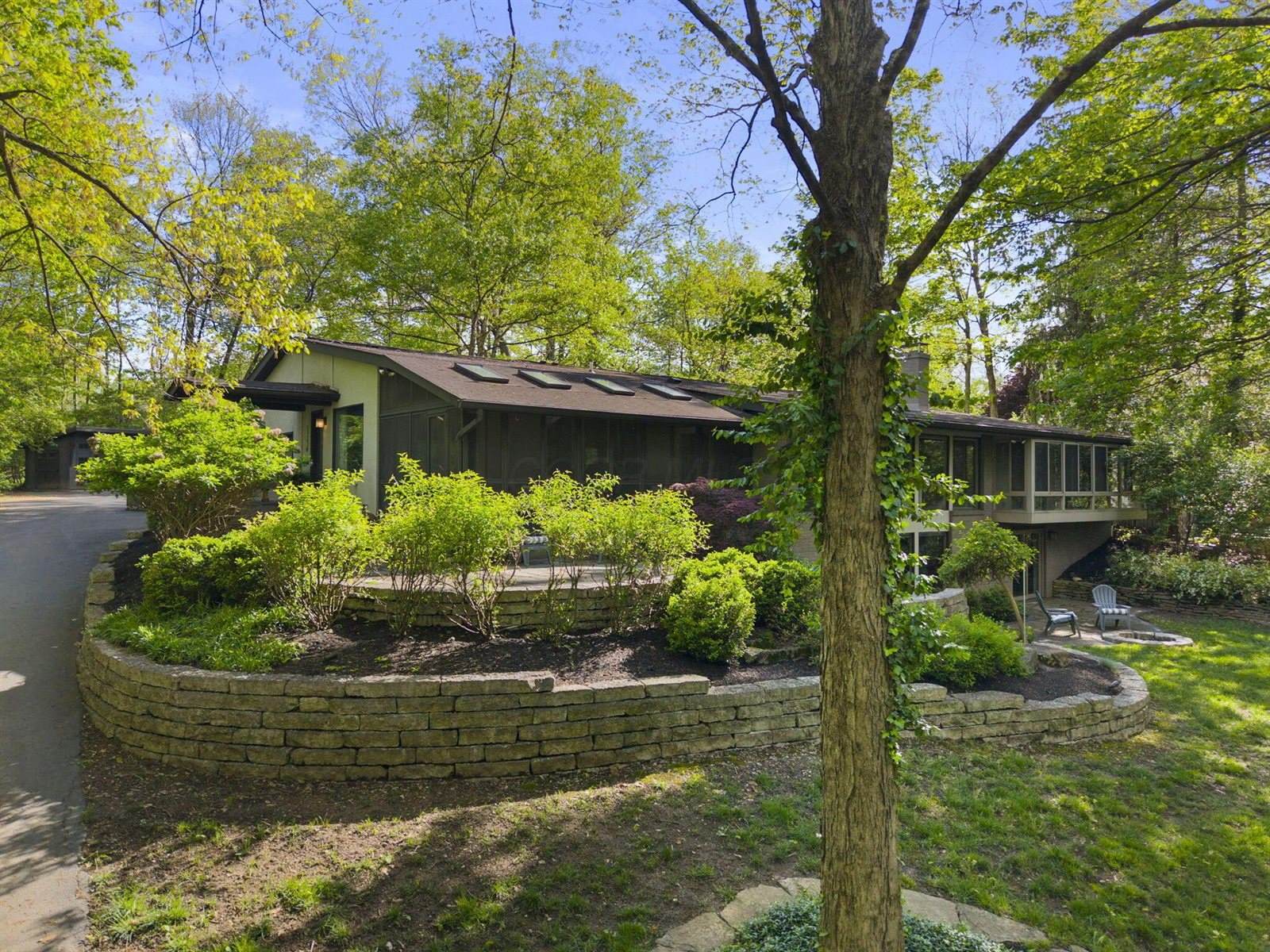 2391 Donna Drive, Columbus, OH 43220