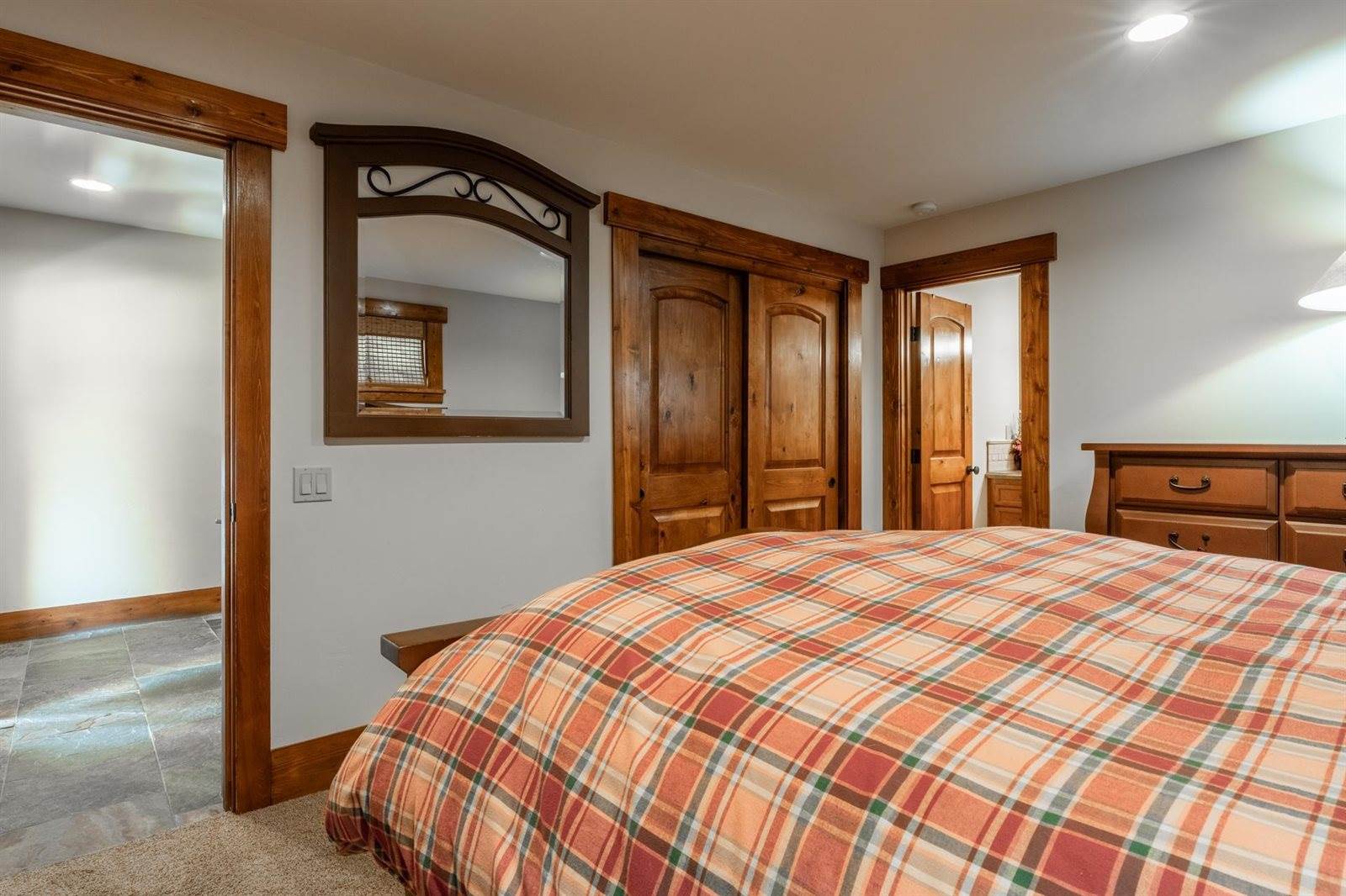 2124 Forest Trail, Mammoth Lakes, CA 93546