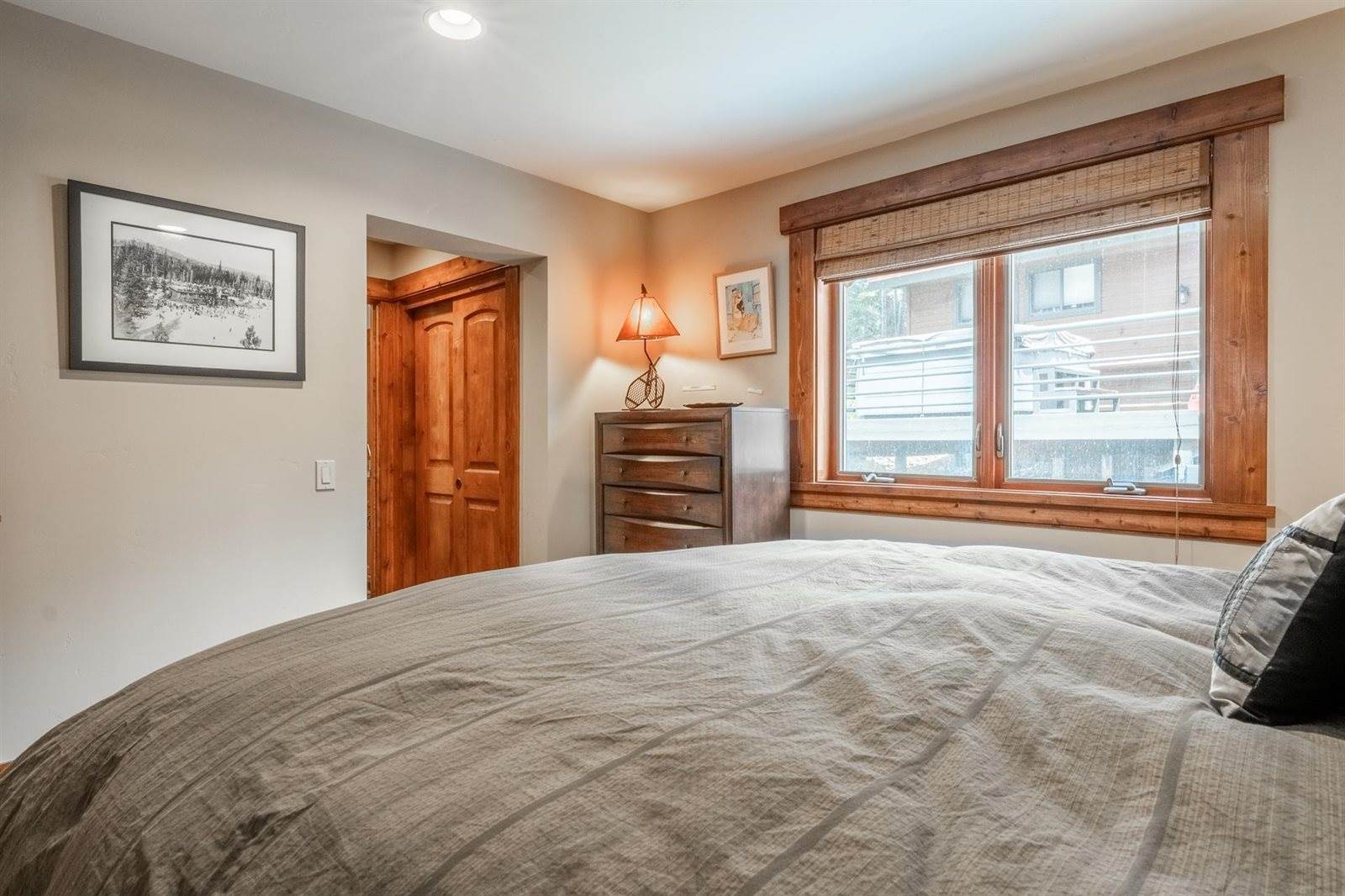 2124 Forest Trail, Mammoth Lakes, CA 93546