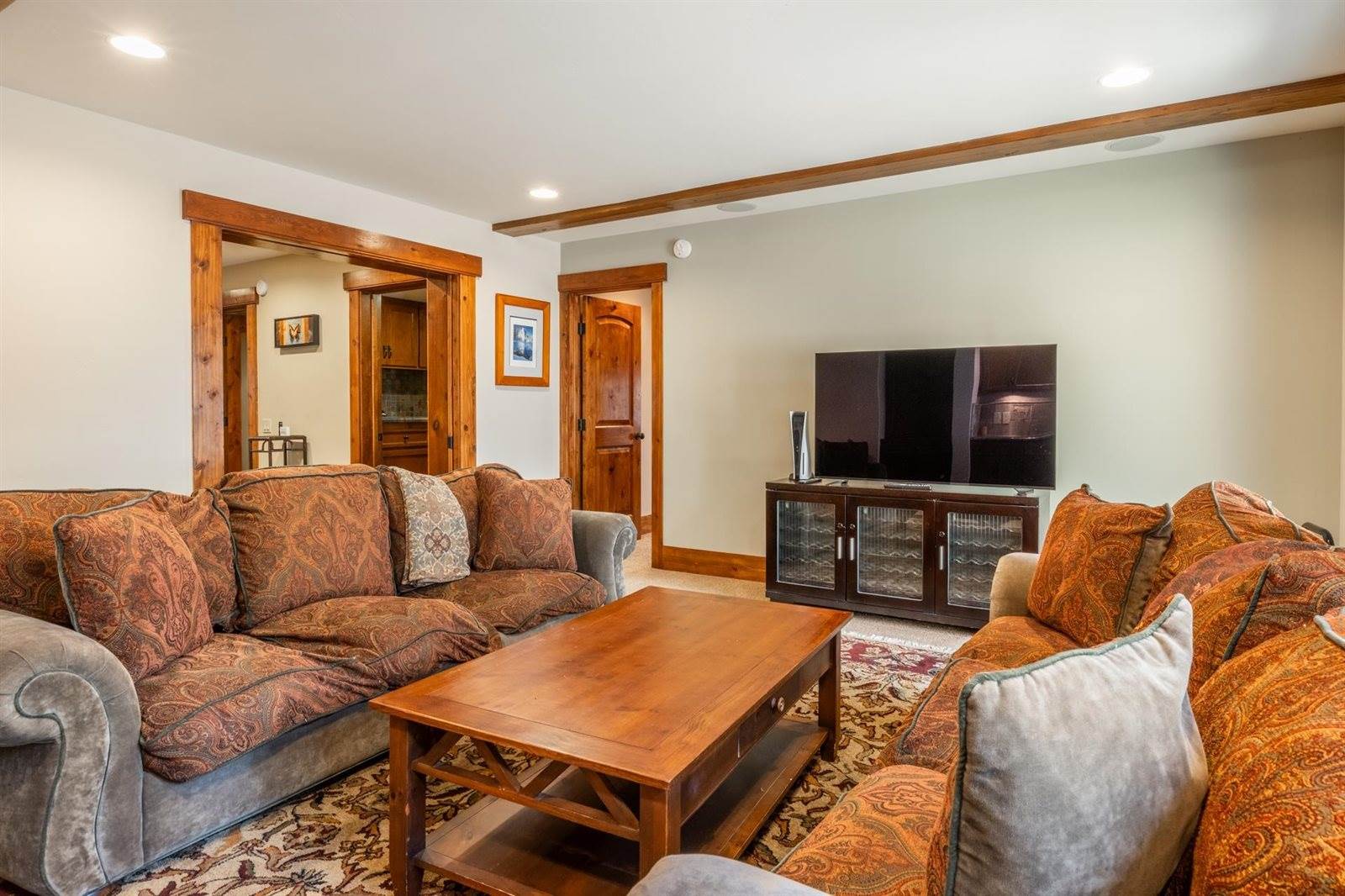 2124 Forest Trail, Mammoth Lakes, CA 93546