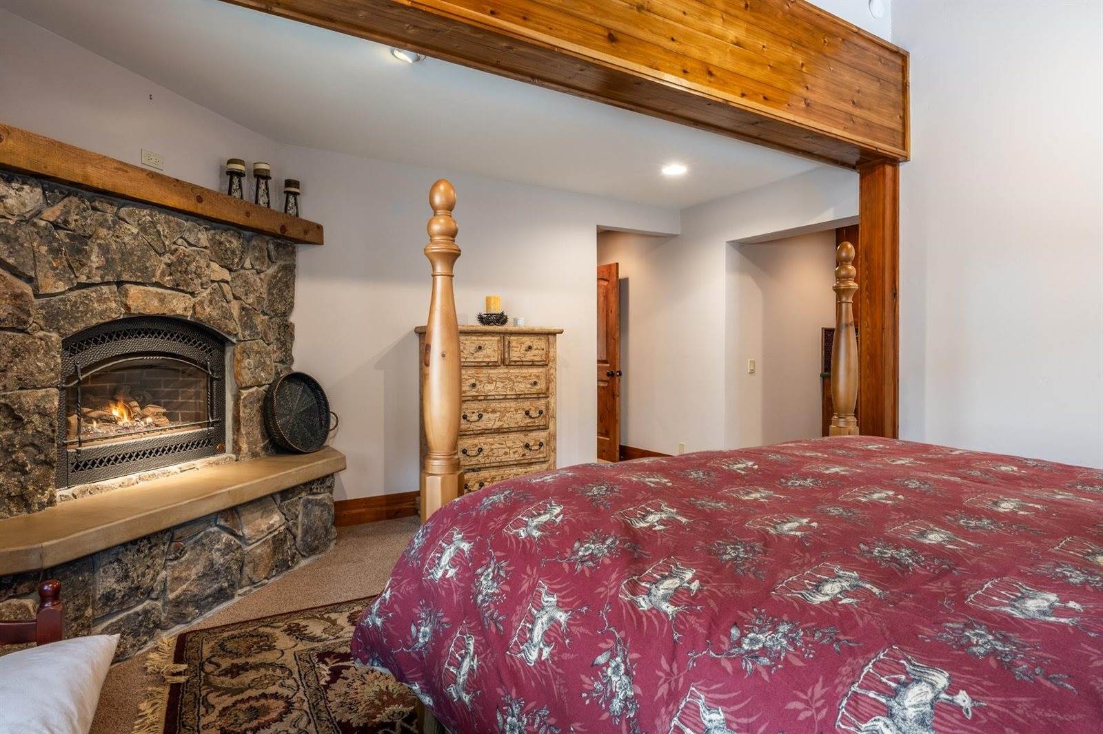 2124 Forest Trail, Mammoth Lakes, CA 93546