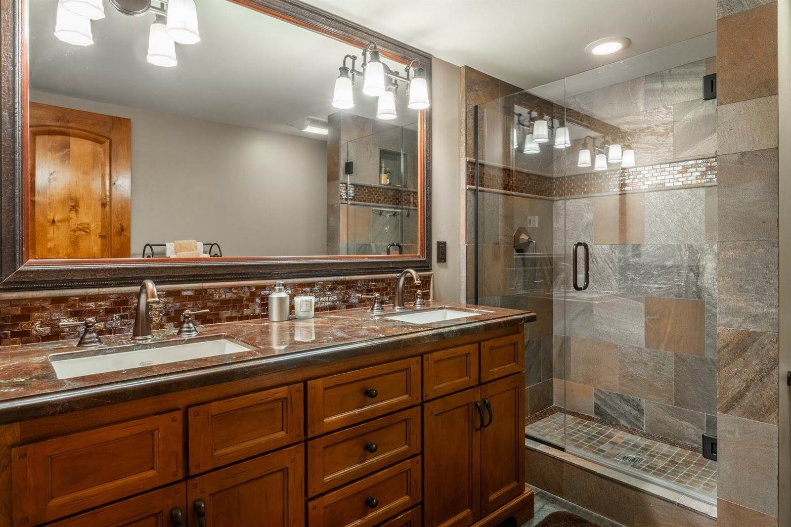 2124 Forest Trail, Mammoth Lakes, CA 93546