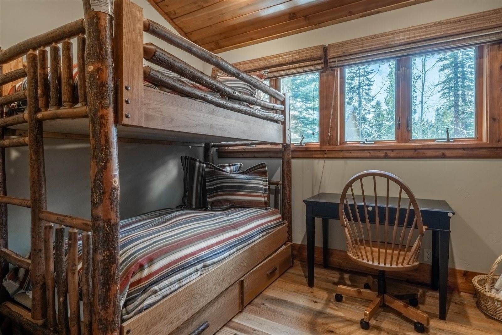 2124 Forest Trail, Mammoth Lakes, CA 93546