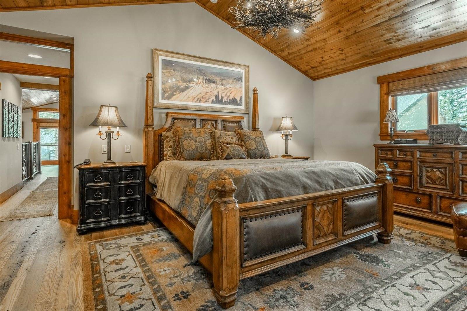 2124 Forest Trail, Mammoth Lakes, CA 93546