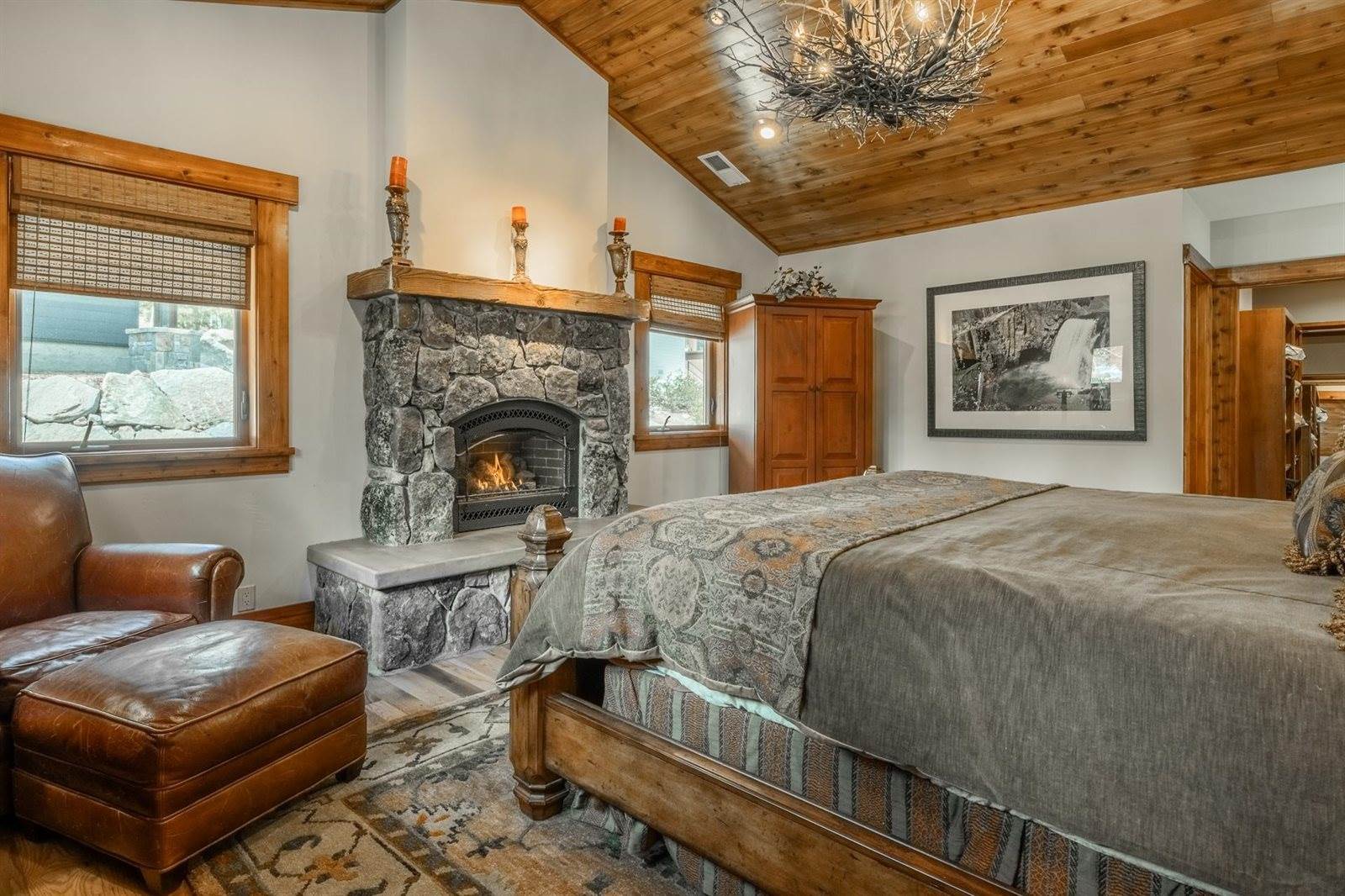 2124 Forest Trail, Mammoth Lakes, CA 93546