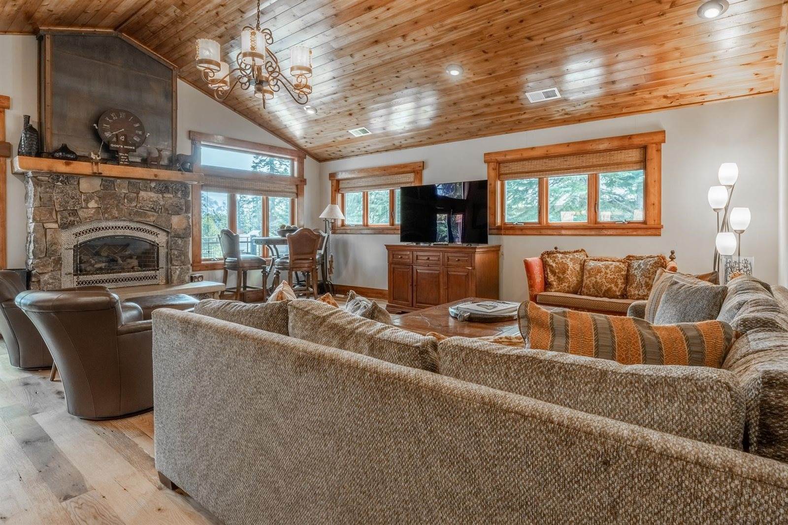 2124 Forest Trail, Mammoth Lakes, CA 93546