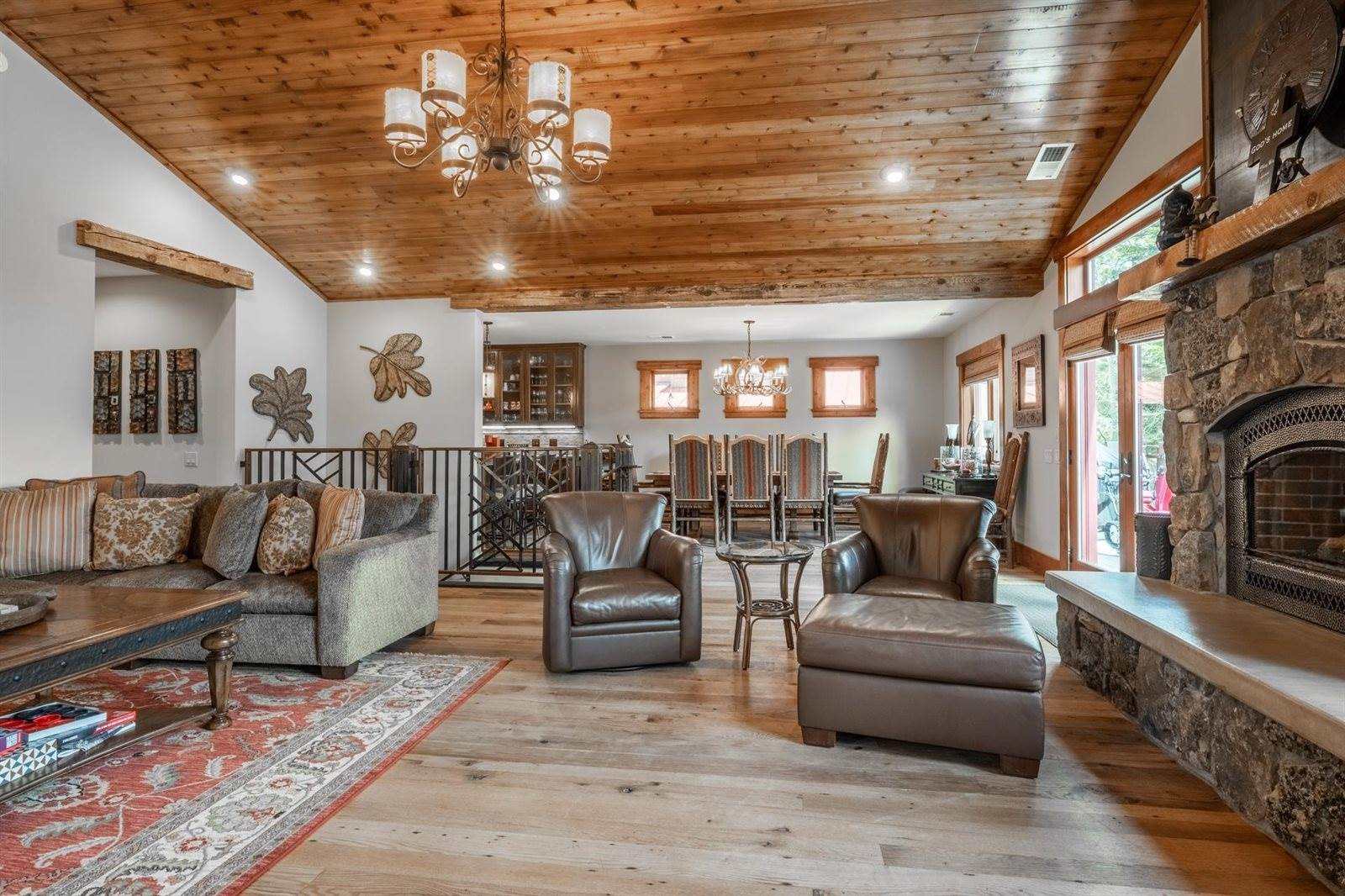 2124 Forest Trail, Mammoth Lakes, CA 93546