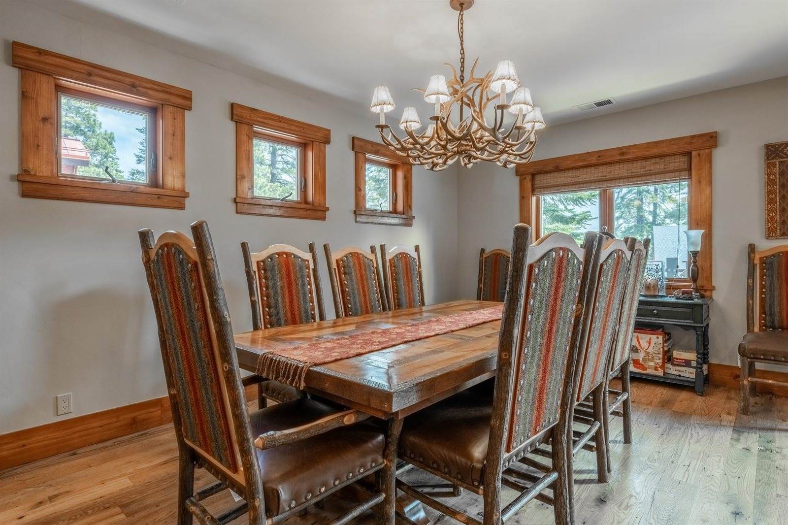 2124 Forest Trail, Mammoth Lakes, CA 93546