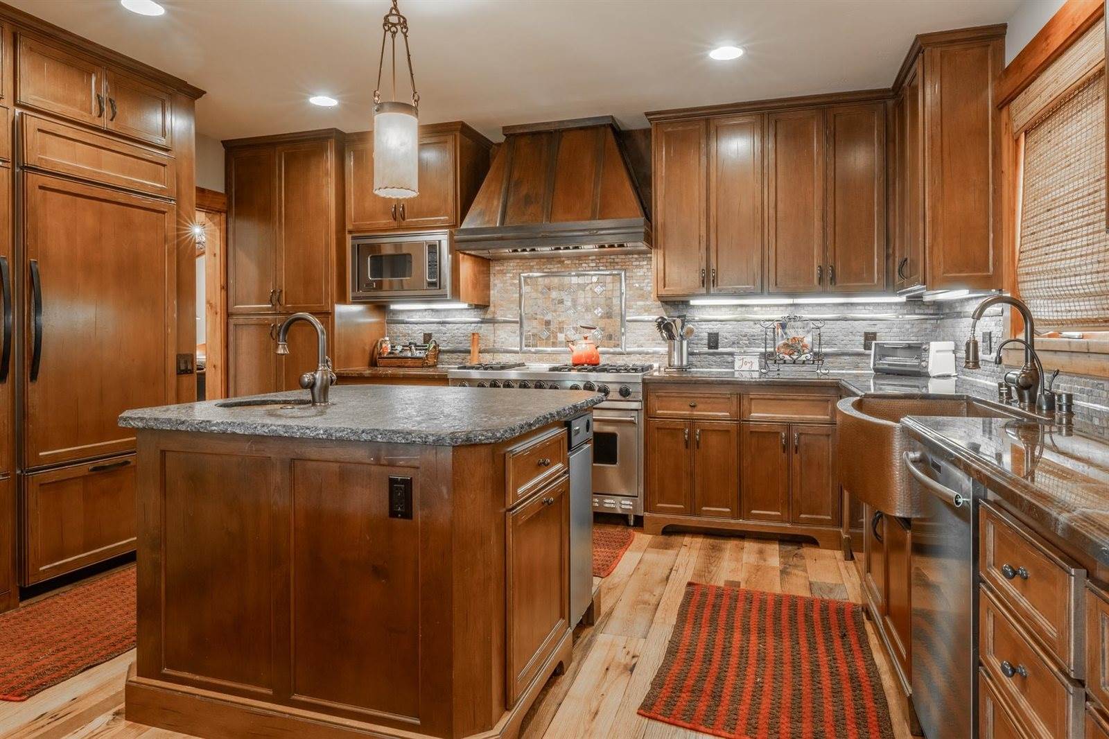 2124 Forest Trail, Mammoth Lakes, CA 93546