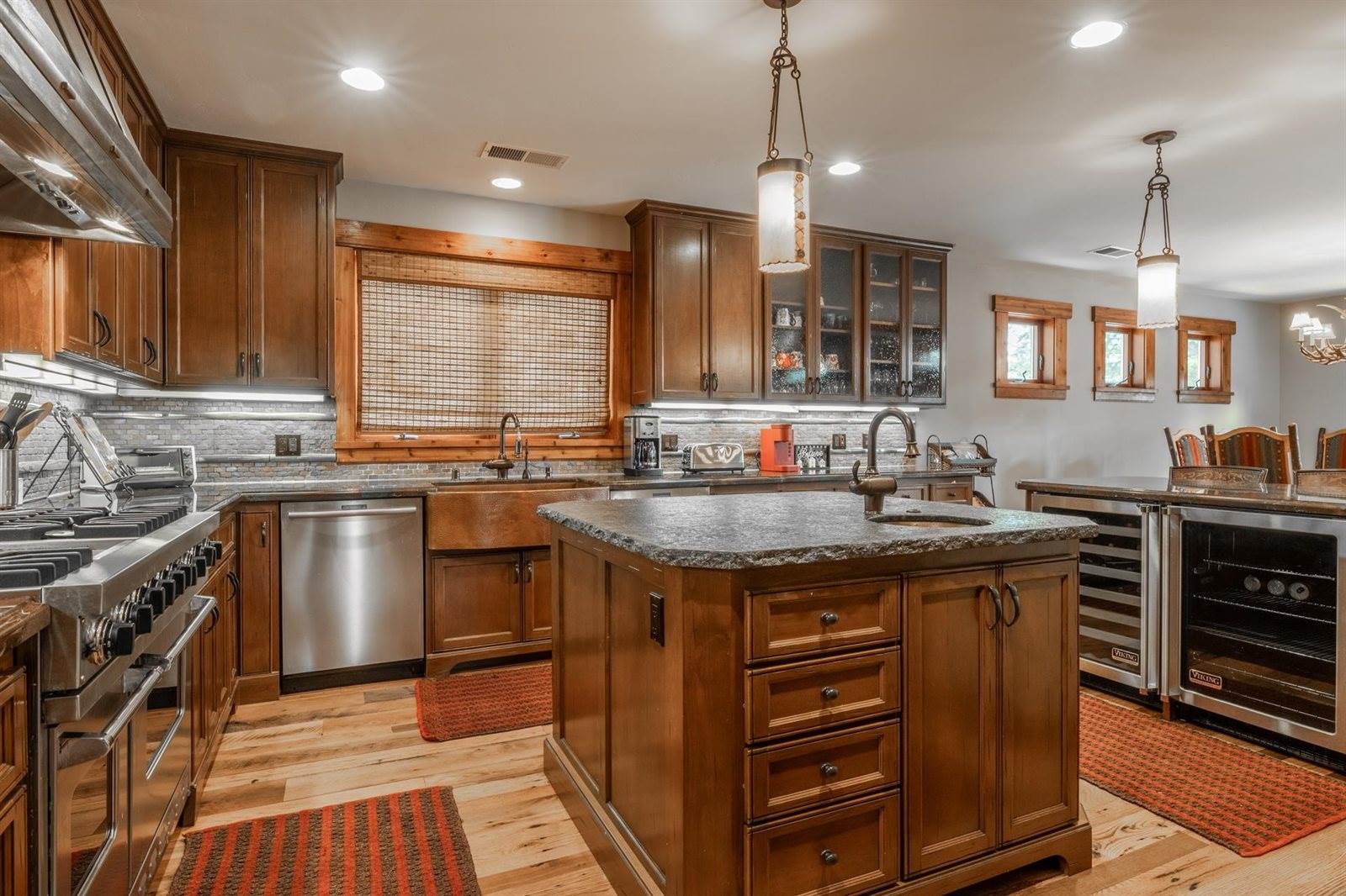 2124 Forest Trail, Mammoth Lakes, CA 93546
