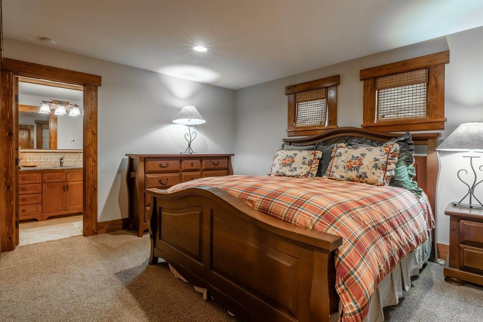 2124 Forest Trail, Mammoth Lakes, CA 93546