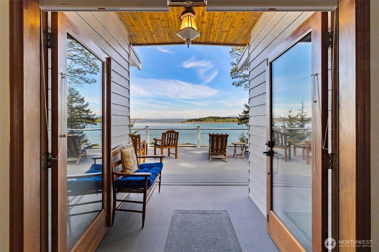 1442 Seacrest Drive, Lummi Island, WA 98262