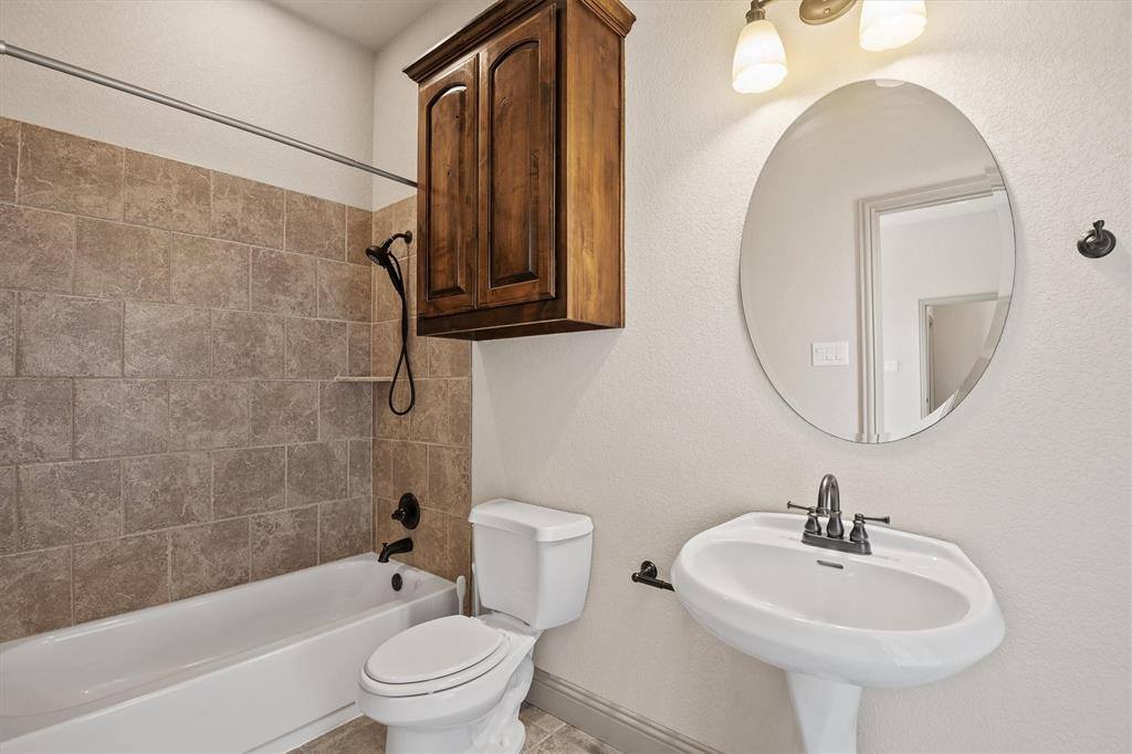3231 Baylor Boulevard, Midlothian, TX 76065
