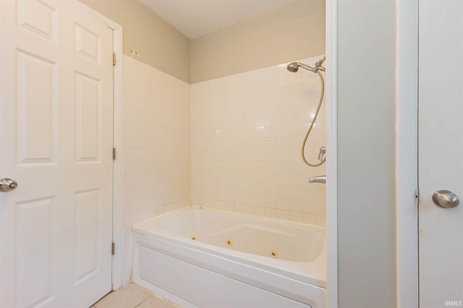 1504 W Tree Lane, Muncie, IN 47302