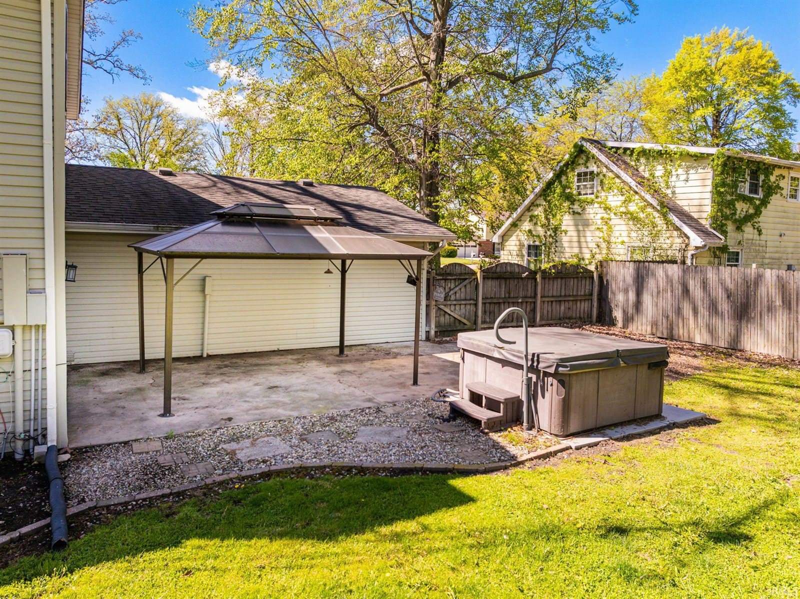 1504 W Tree Lane, Muncie, IN 47302