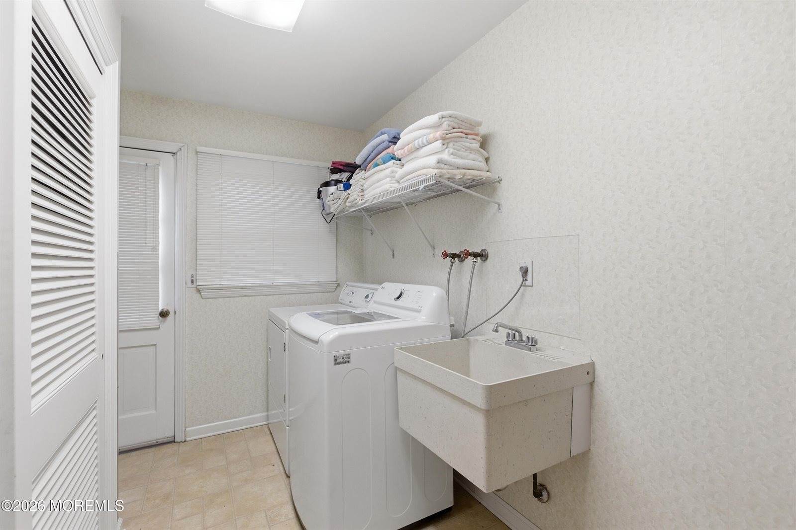 886 Ocean View Drive, Toms River, NJ 08753
