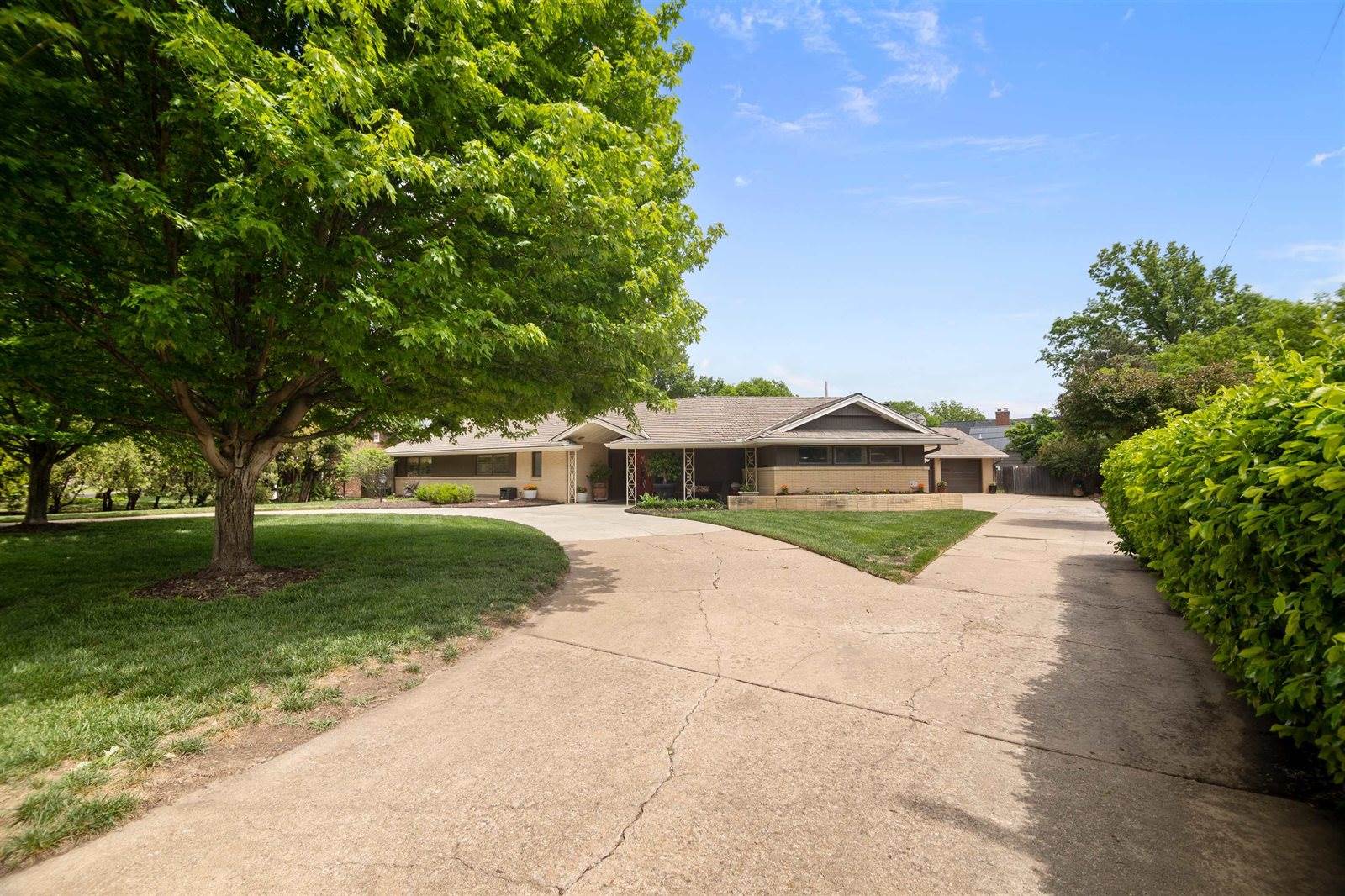 68 South Mission Rd, Eastborough, KS 67207