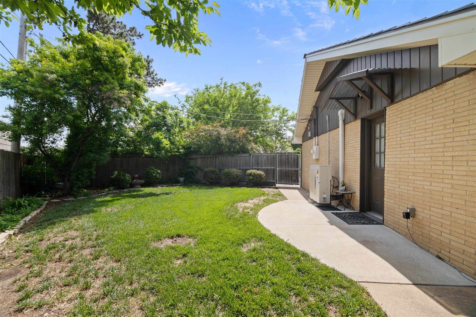68 South Mission Rd, Eastborough, KS 67207