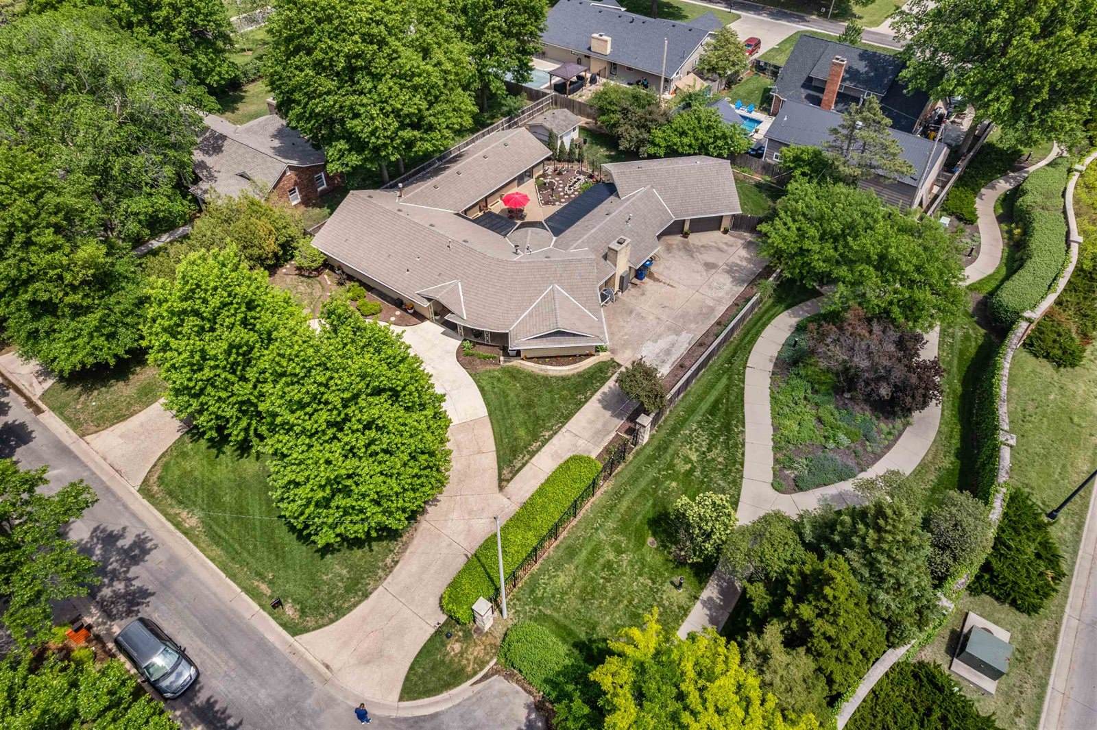 68 South Mission Rd, Eastborough, KS 67207