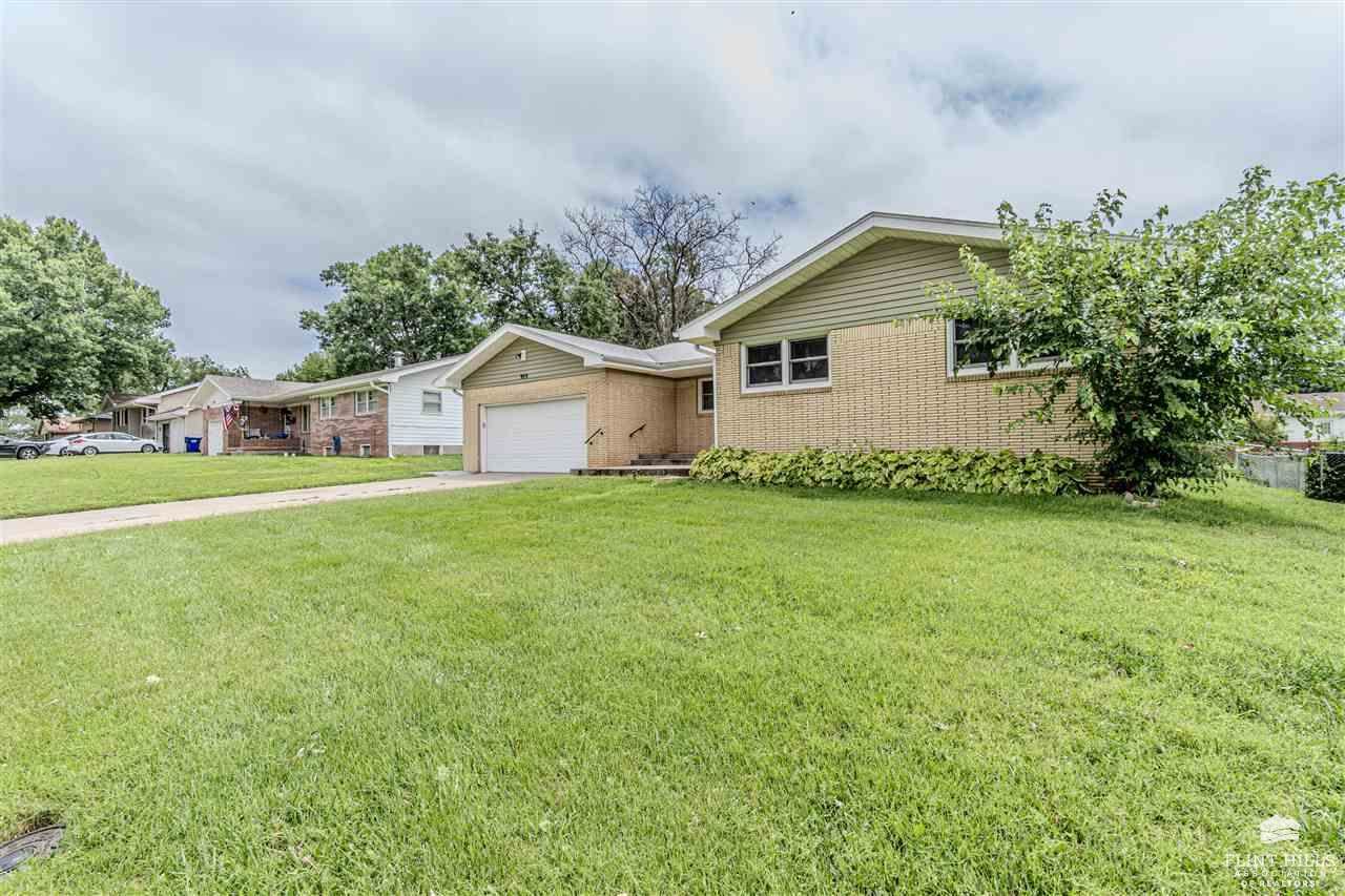 925 Mulberry Street, Junction City, KS 66441