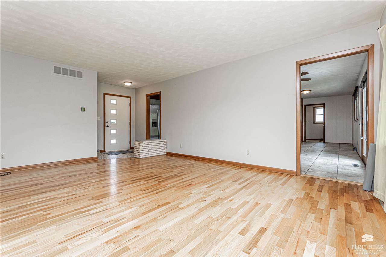 925 Mulberry Street, Junction City, KS 66441