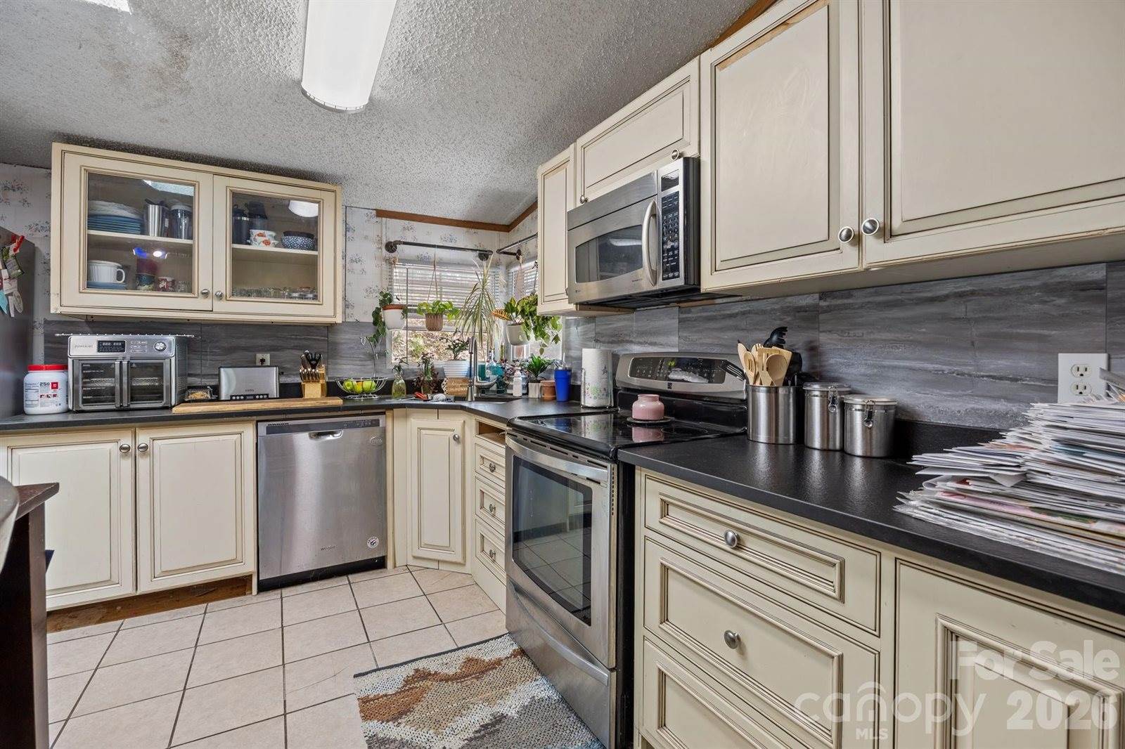 25 Weaver Lane, Black Mountain, NC 28711