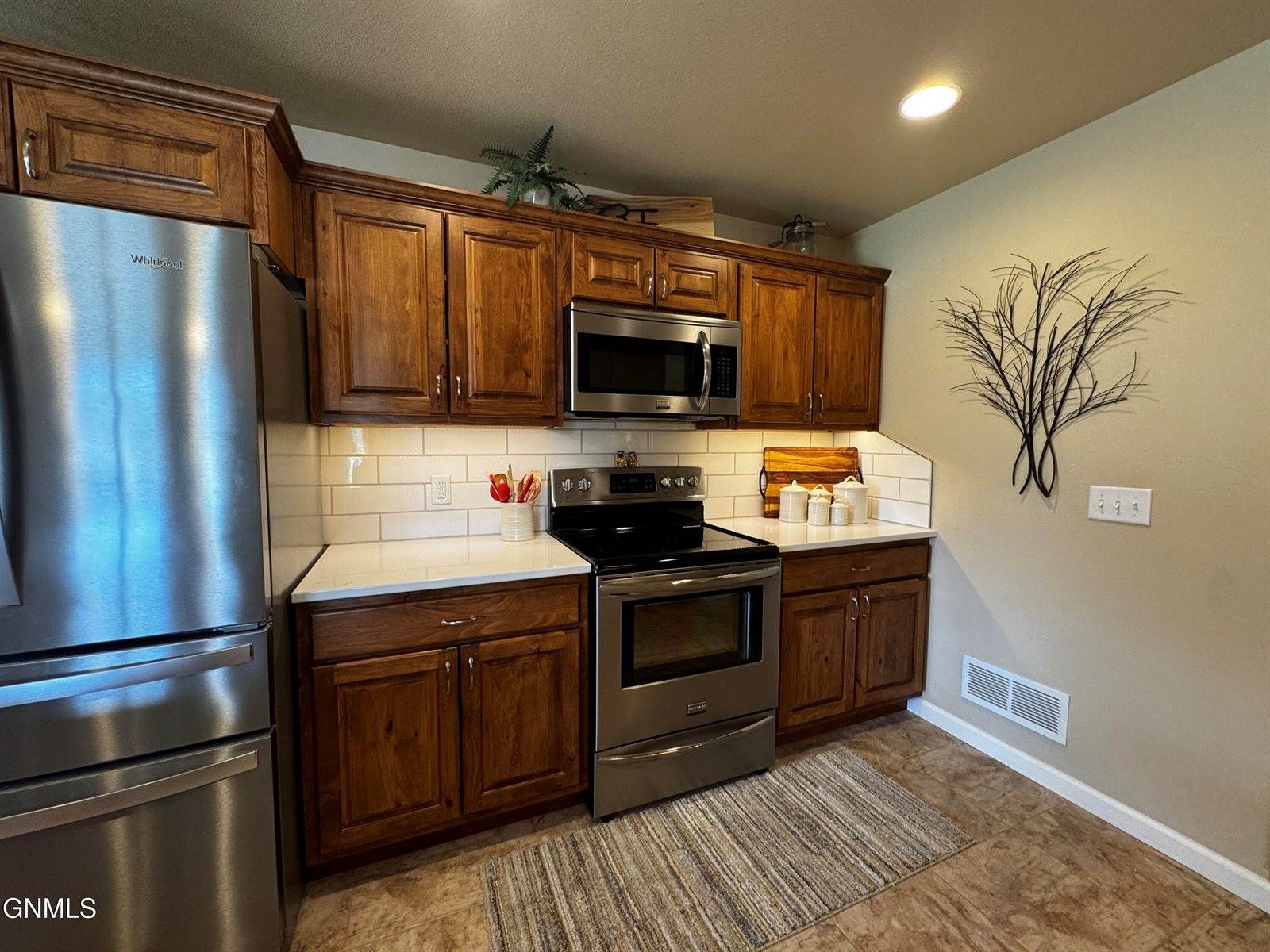 824 Compass Lane, Bismarck, ND 58504