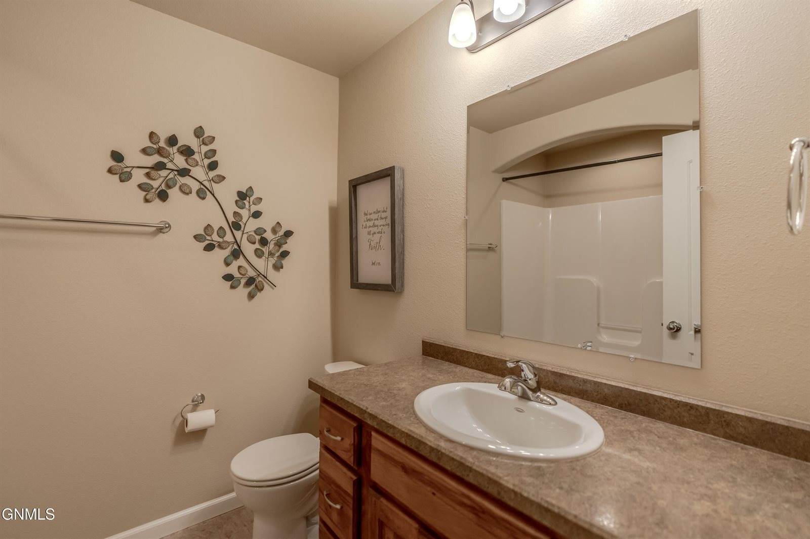 824 Compass Lane, Bismarck, ND 58504