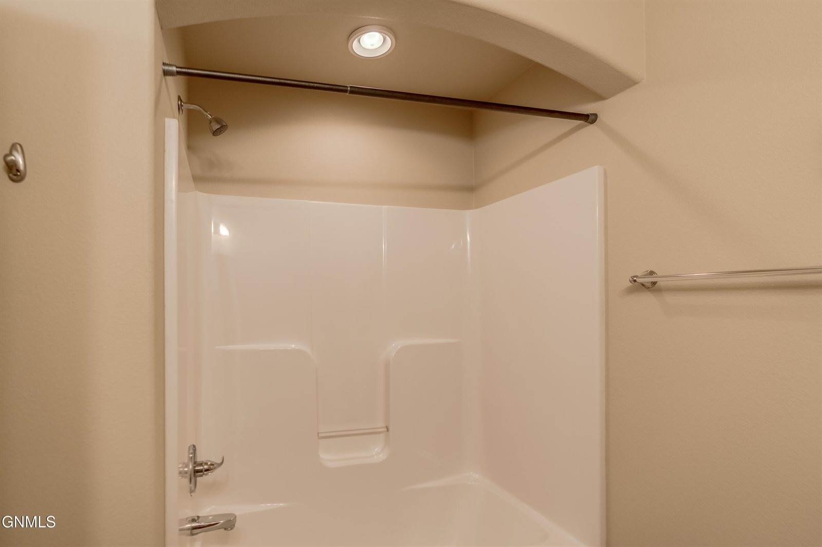 824 Compass Lane, Bismarck, ND 58504