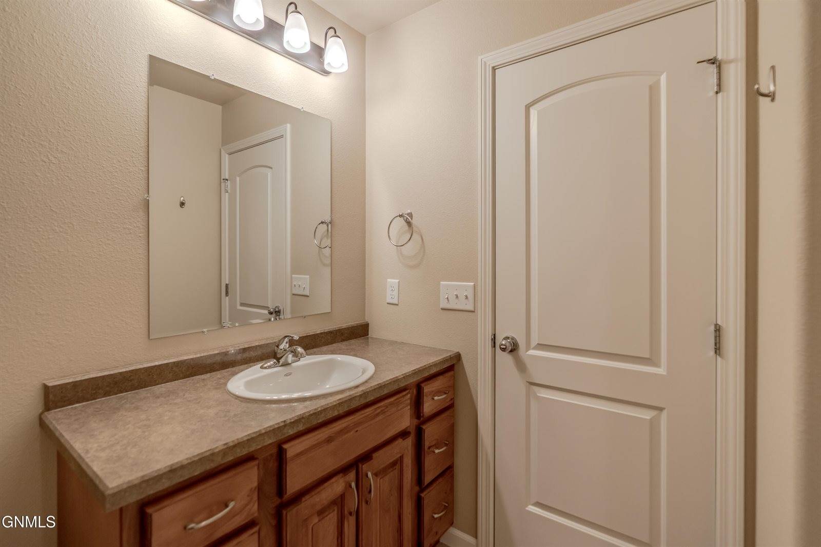 824 Compass Lane, Bismarck, ND 58504