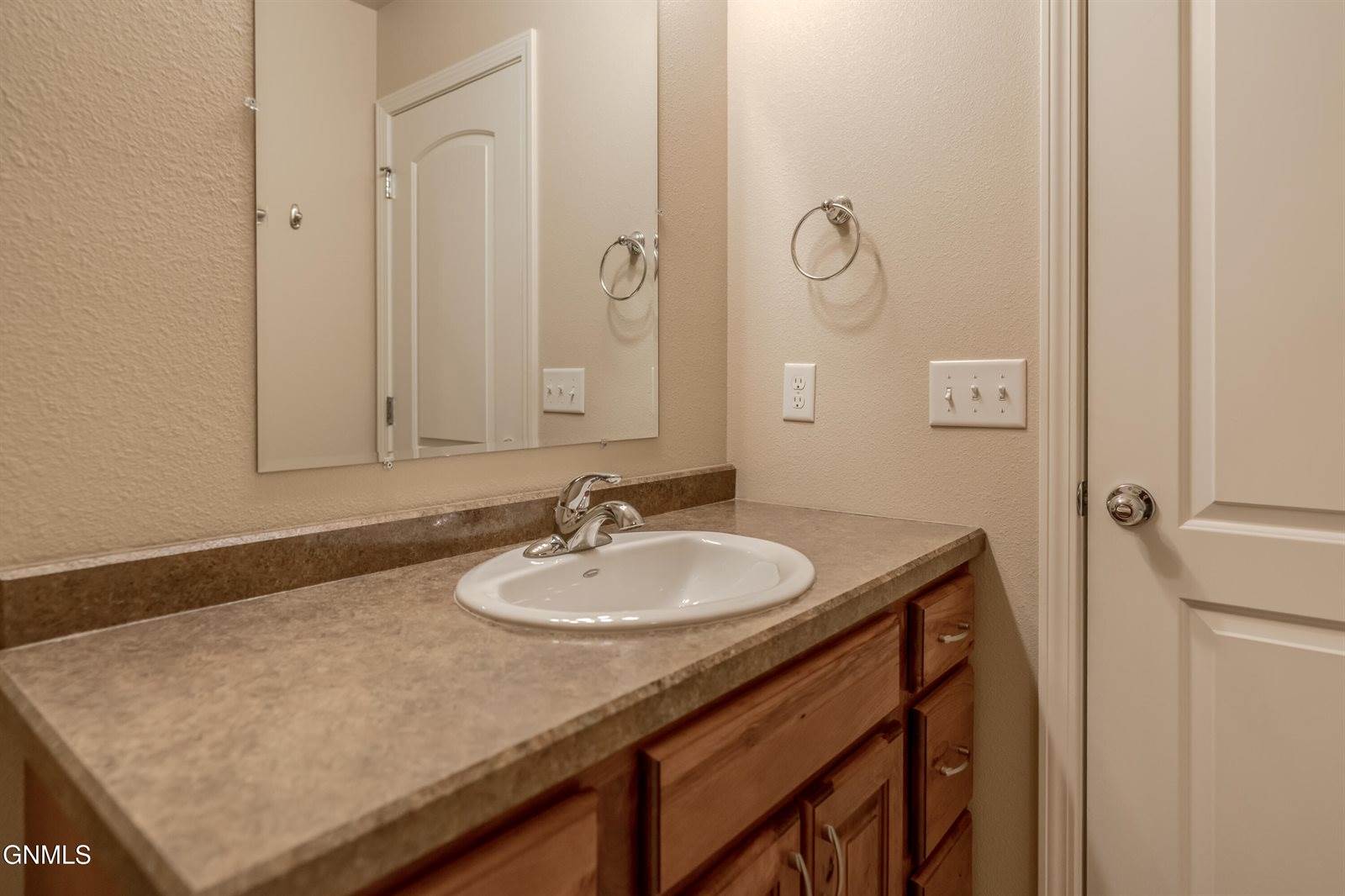 824 Compass Lane, Bismarck, ND 58504