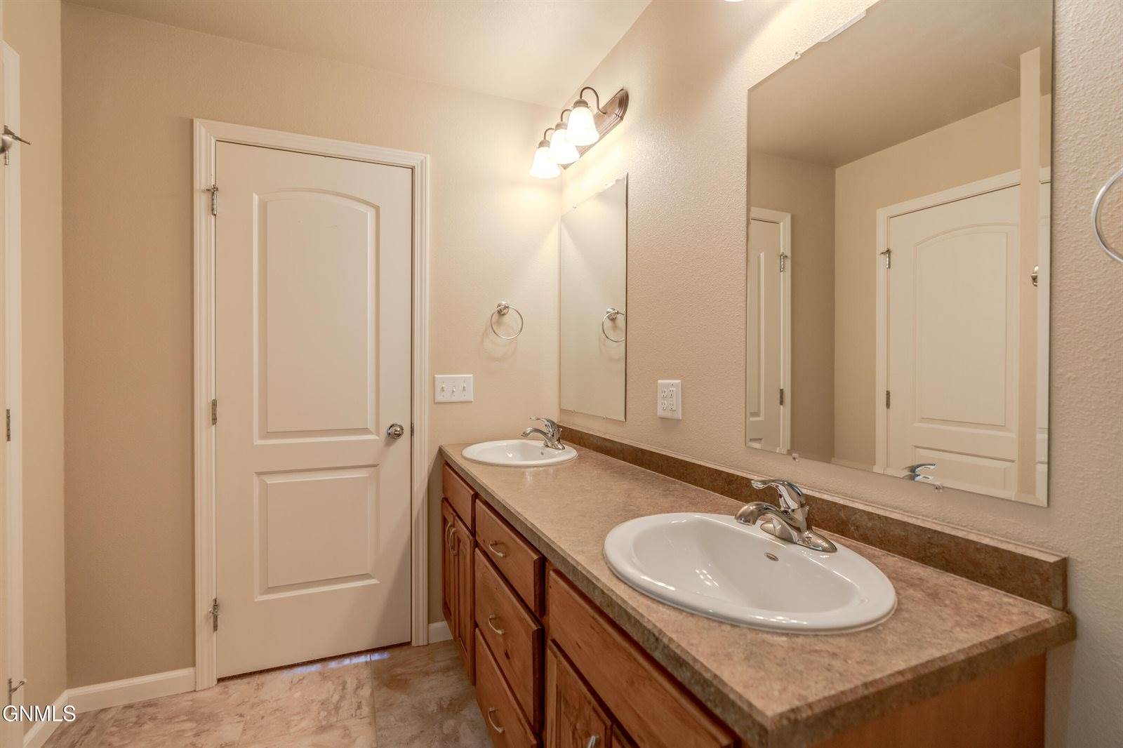 824 Compass Lane, Bismarck, ND 58504