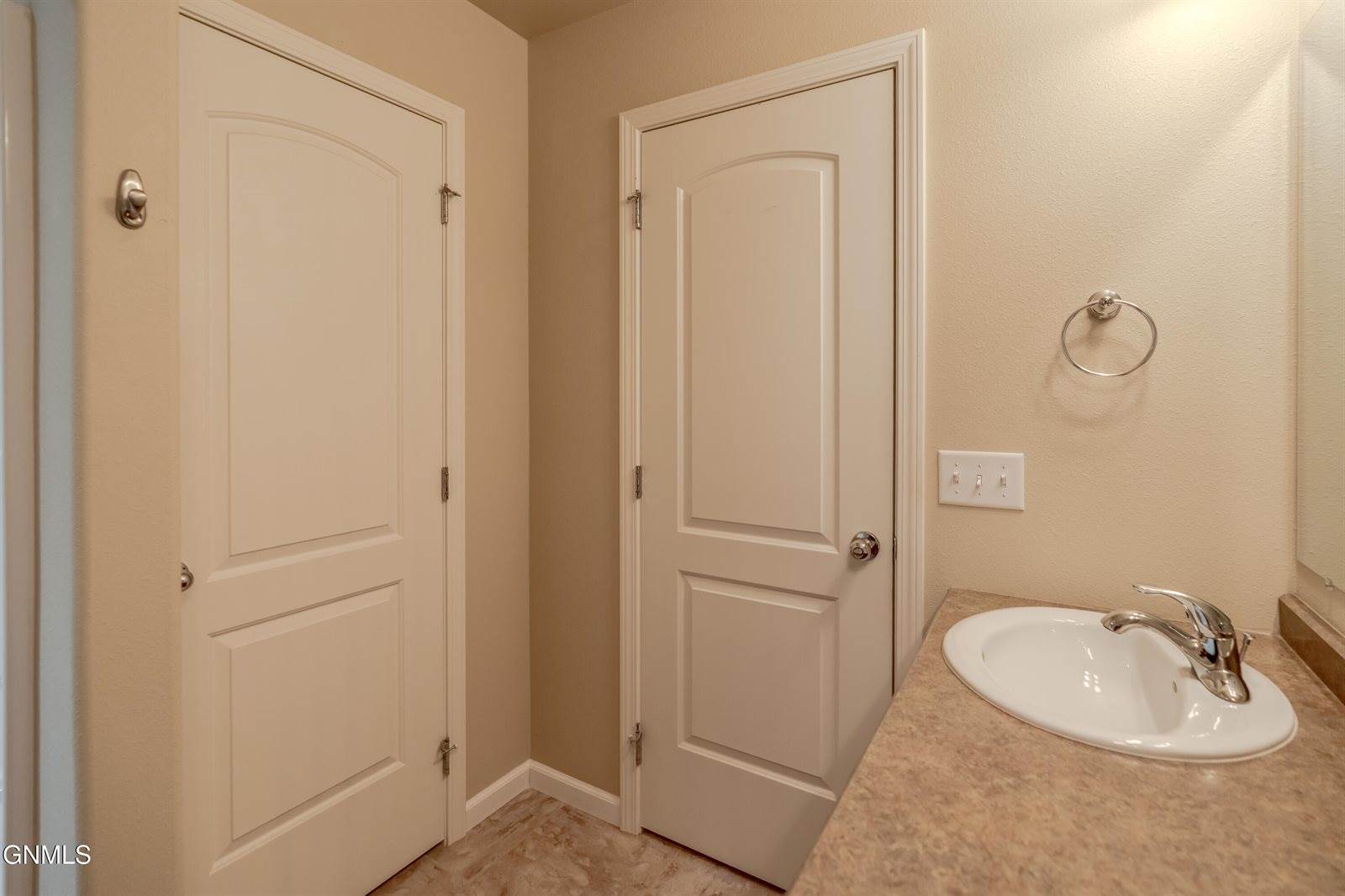 824 Compass Lane, Bismarck, ND 58504