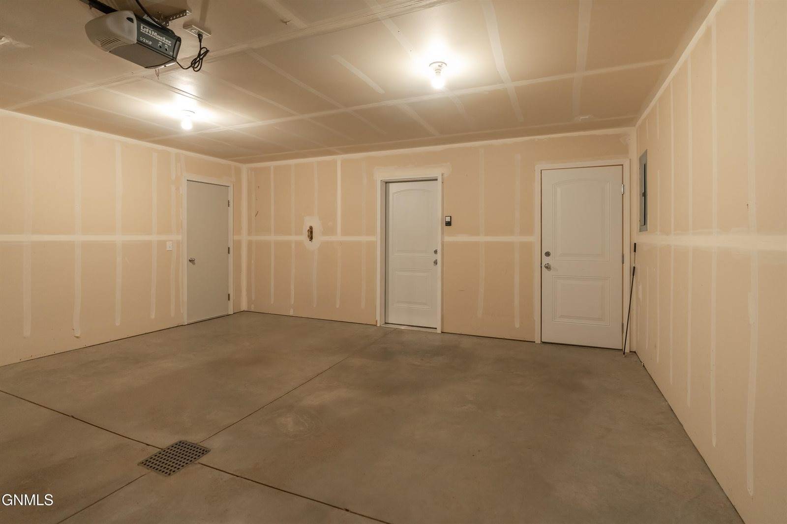 824 Compass Lane, Bismarck, ND 58504