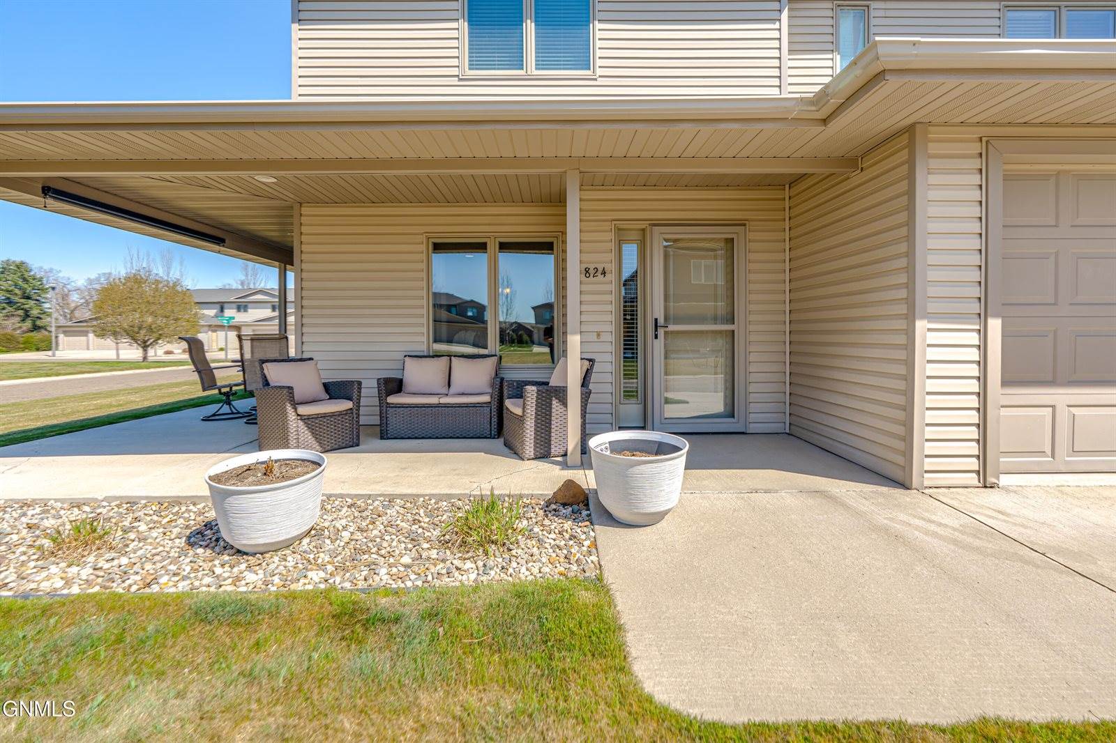 824 Compass Lane, Bismarck, ND 58504