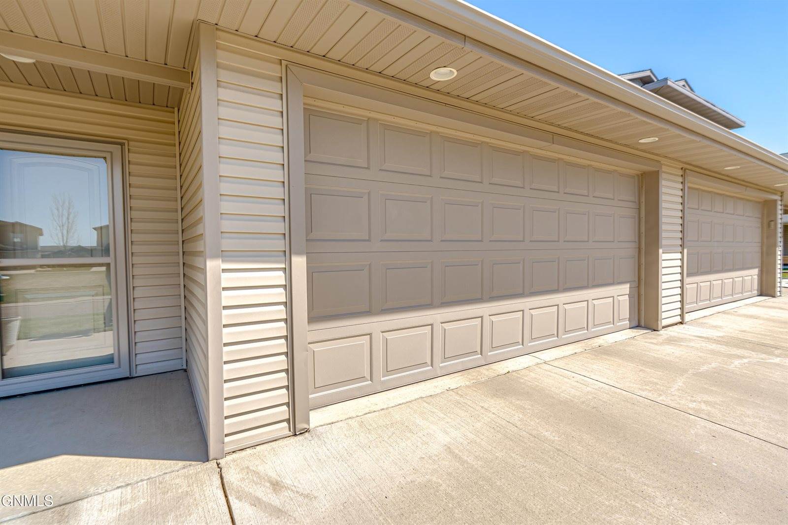 824 Compass Lane, Bismarck, ND 58504
