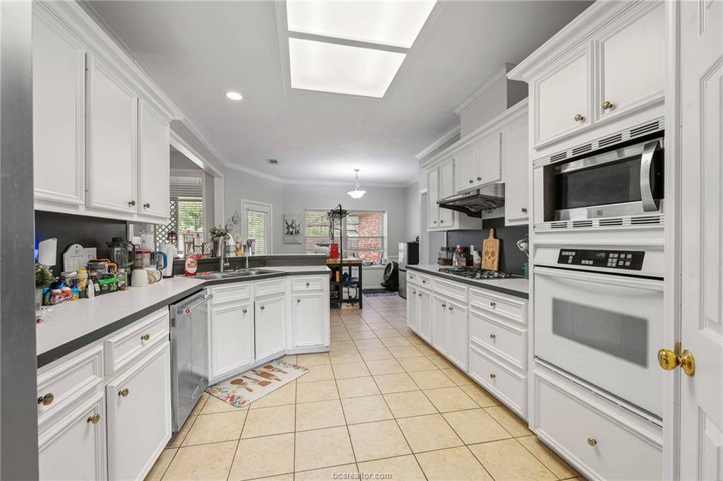 1524 Concord Circle, College Station, TX 77845